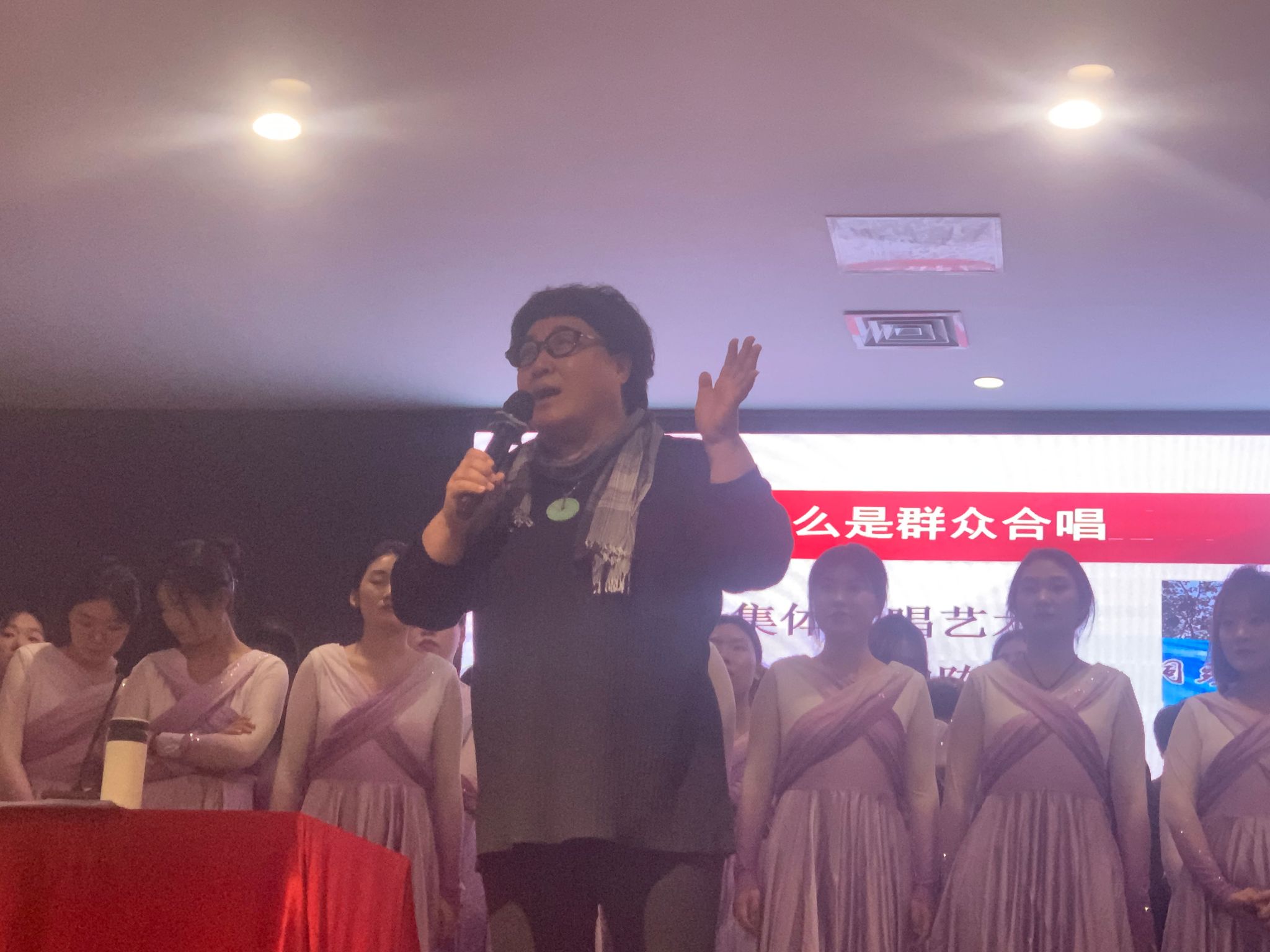 藝術之聲，文化之魂——鄭州升達經貿管理學院藝術學院“公共文化中的合唱藝術”專題講座成功舉辦